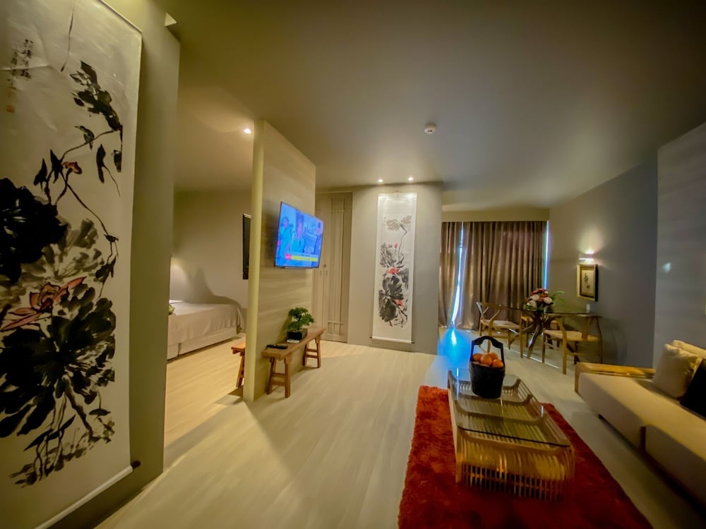 Executive Suite Room - Photo 22