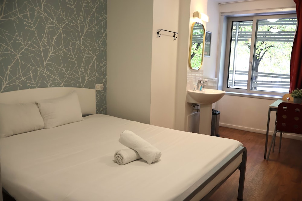 Private Single Room with Shared Bathroom photo 1