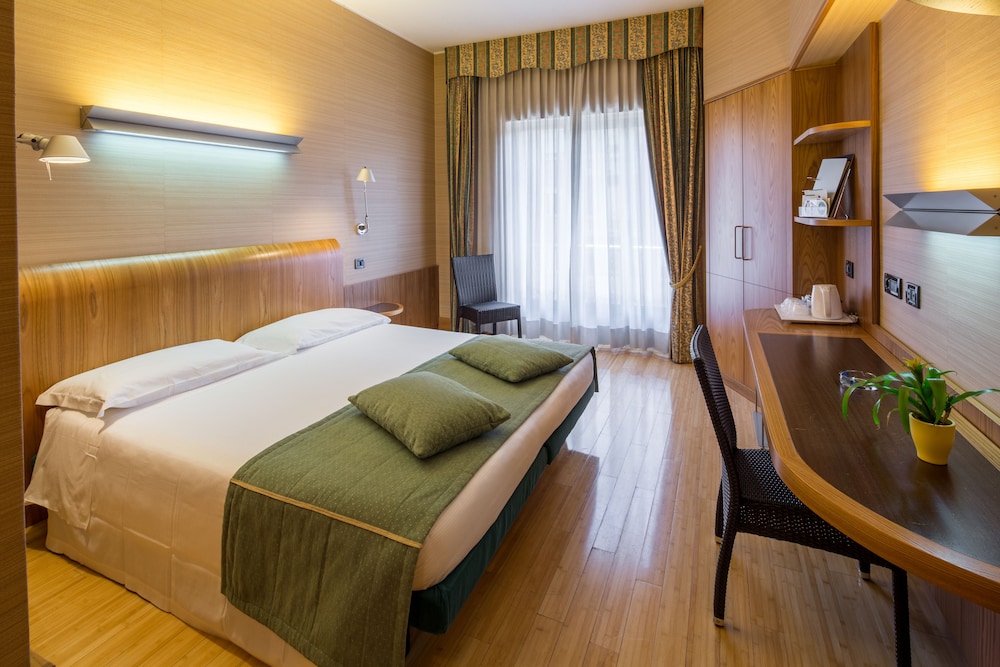 Standard Room, 1 Queen Bed - Photo 3