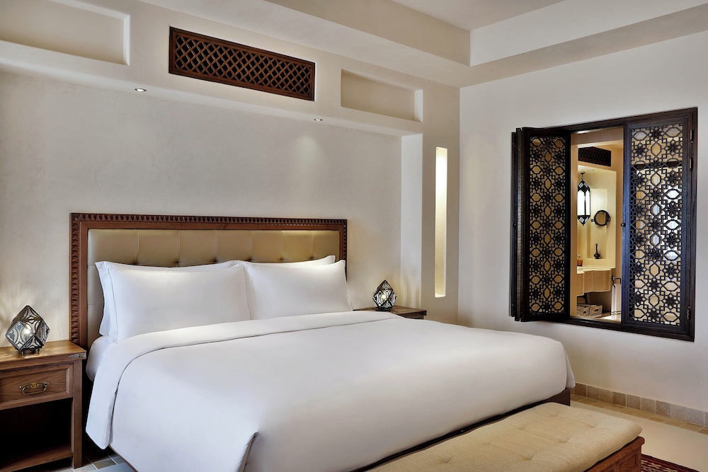 Deluxe Room, 1 King Bed, Non Smoking, View (Balcony)