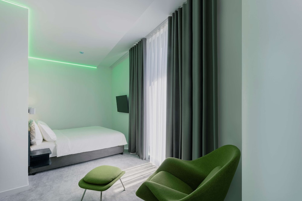 Deluxe Room, 1 King Bed - Photo 4