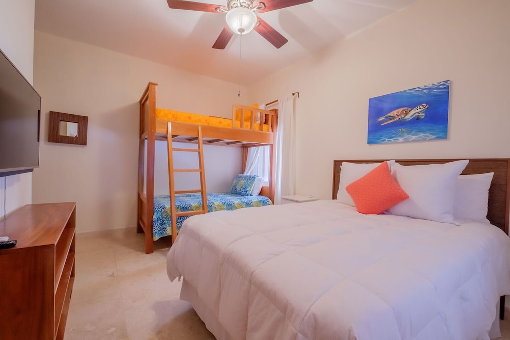 Deluxe Suite, Multiple Beds, Non Smoking photo 3