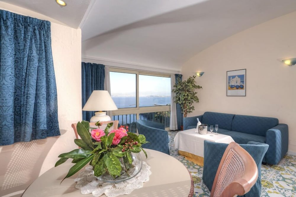 Junior Suite, Balcony, Sea View - Photo 3