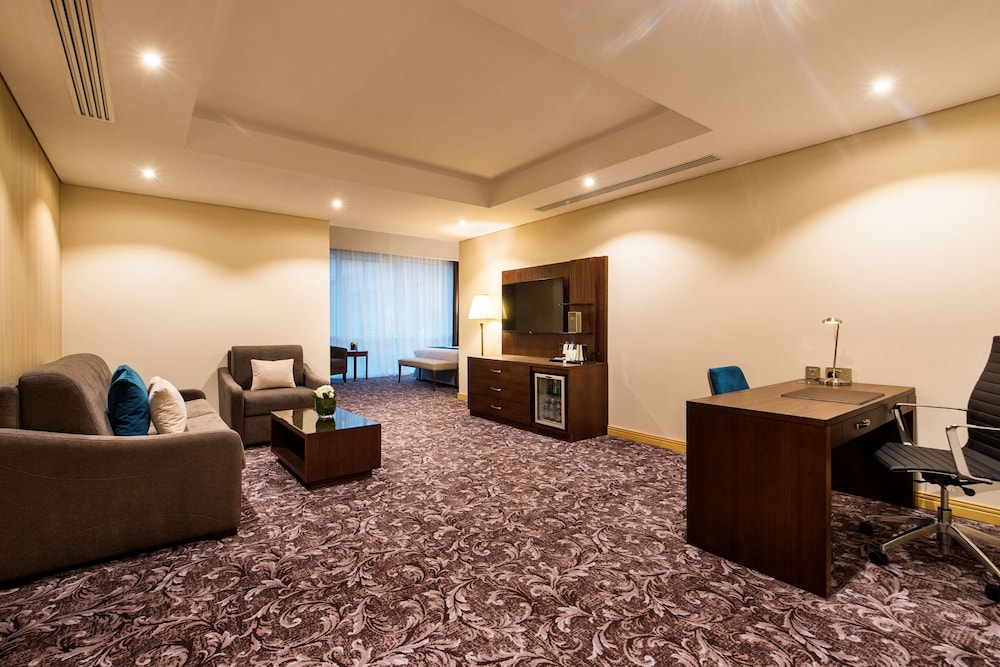 Executive Suite, 1 King Bed with Sofa bed photo 3