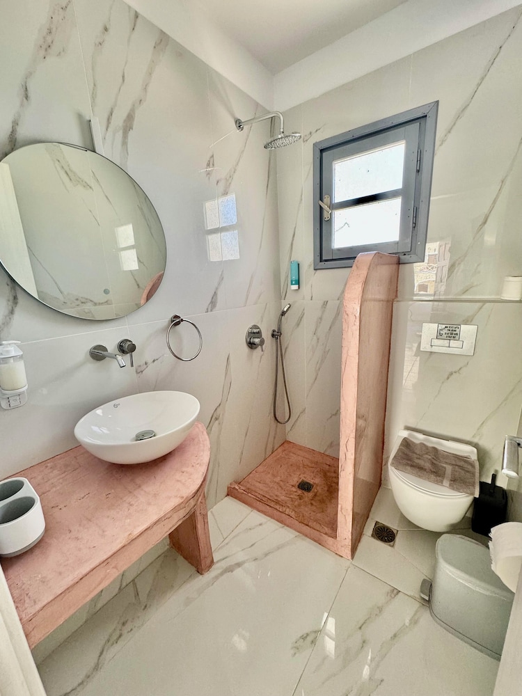 Studio, 1 Double Bed, Pool View - Photo 4