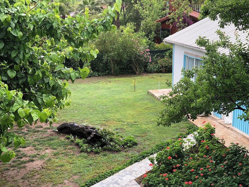 Design Triple Room, Courtyard View photo 2