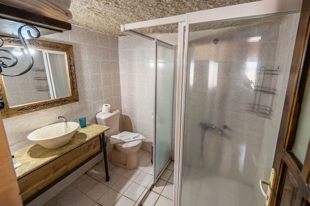 Economy Double Room (102) photo 2