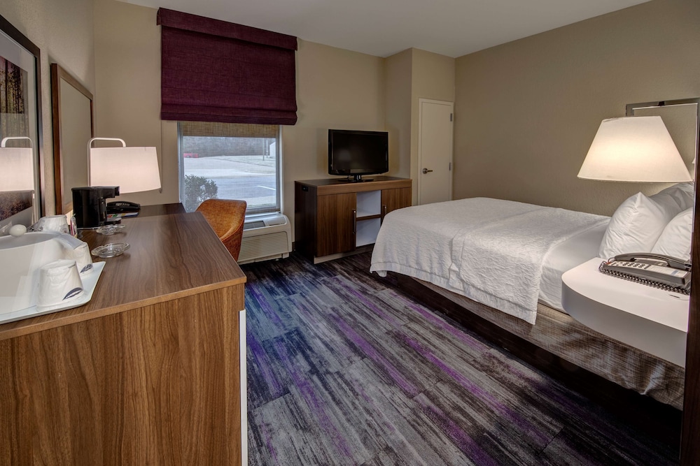 Room, 1 Queen Bed, Smoking - Photo 2