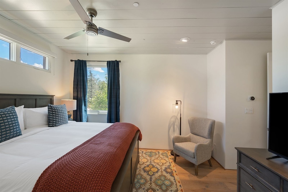 House (Stone's Throw - Unbeatable Location, )