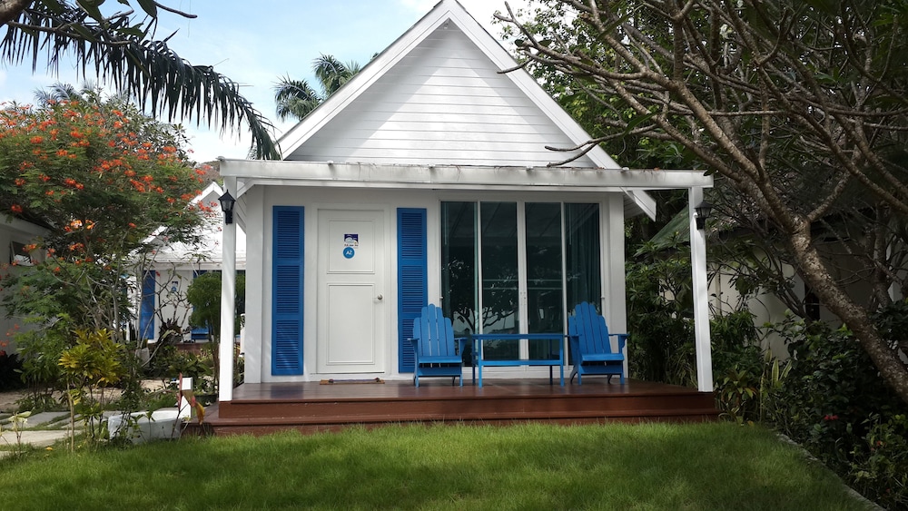 Beach Front Bungalow photo 2