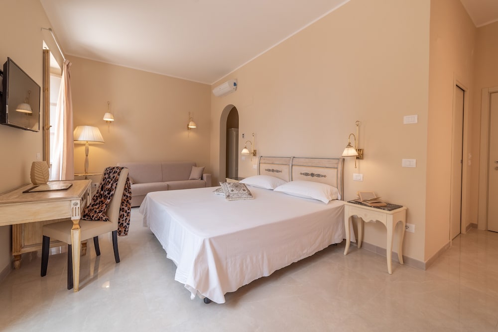 Junior Suite, 1 Queen Bed, Terrace