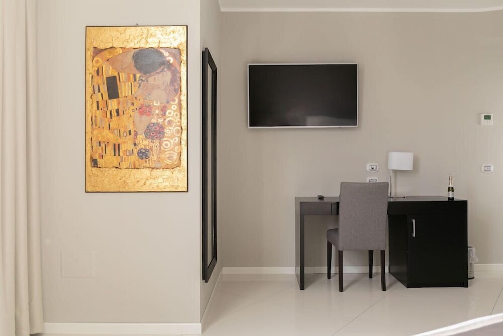 Luxury Suite photo 3