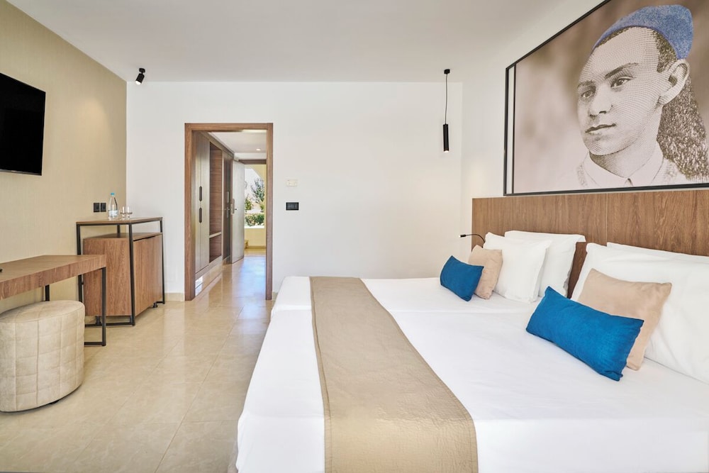 Deluxe room with semi private pool
