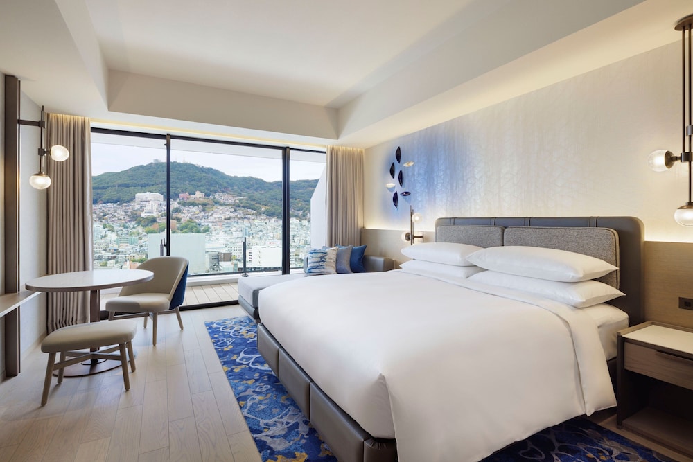 Premium Room, 1 King Bed, Balcony - Photo 1