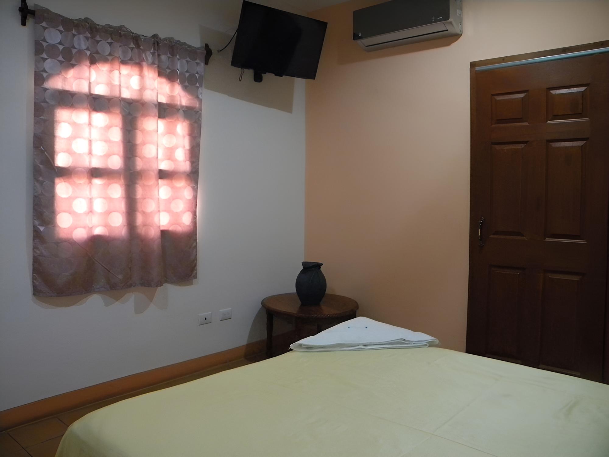 Deluxe Double Room, 1 Queen Bed, Non Smoking photo 2