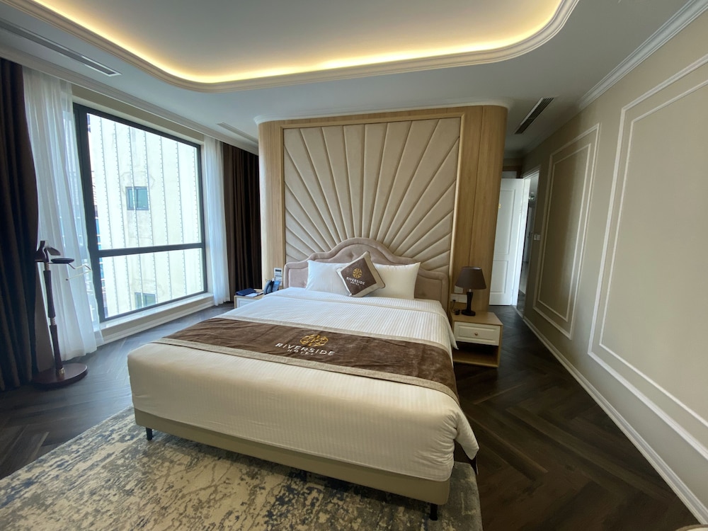 Premium Double Room, 1 King Bed - Photo 1