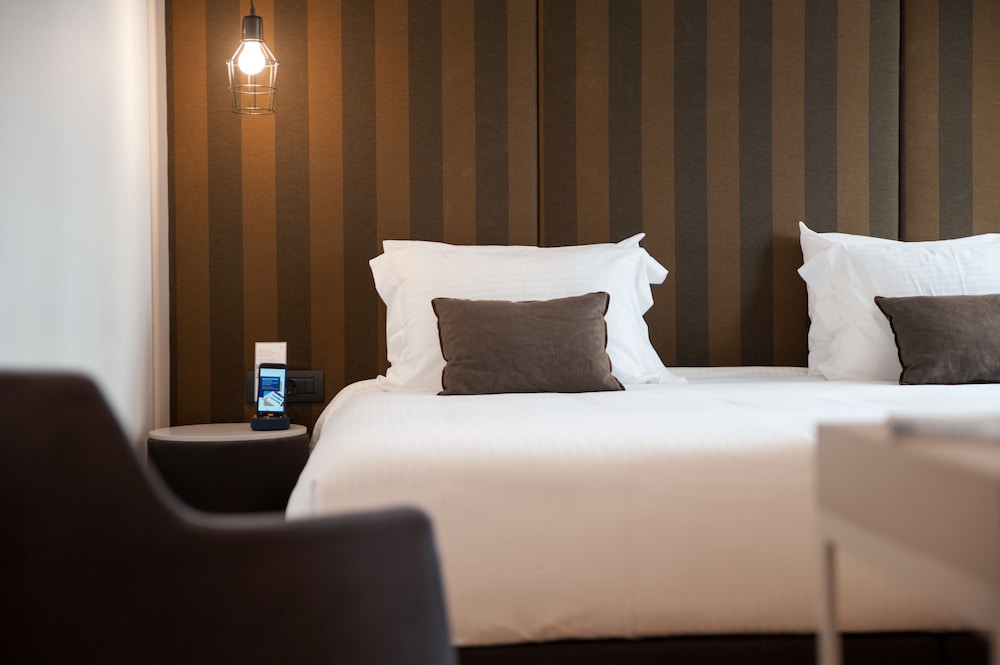 Standard Double or Twin Room thumbnail 6
