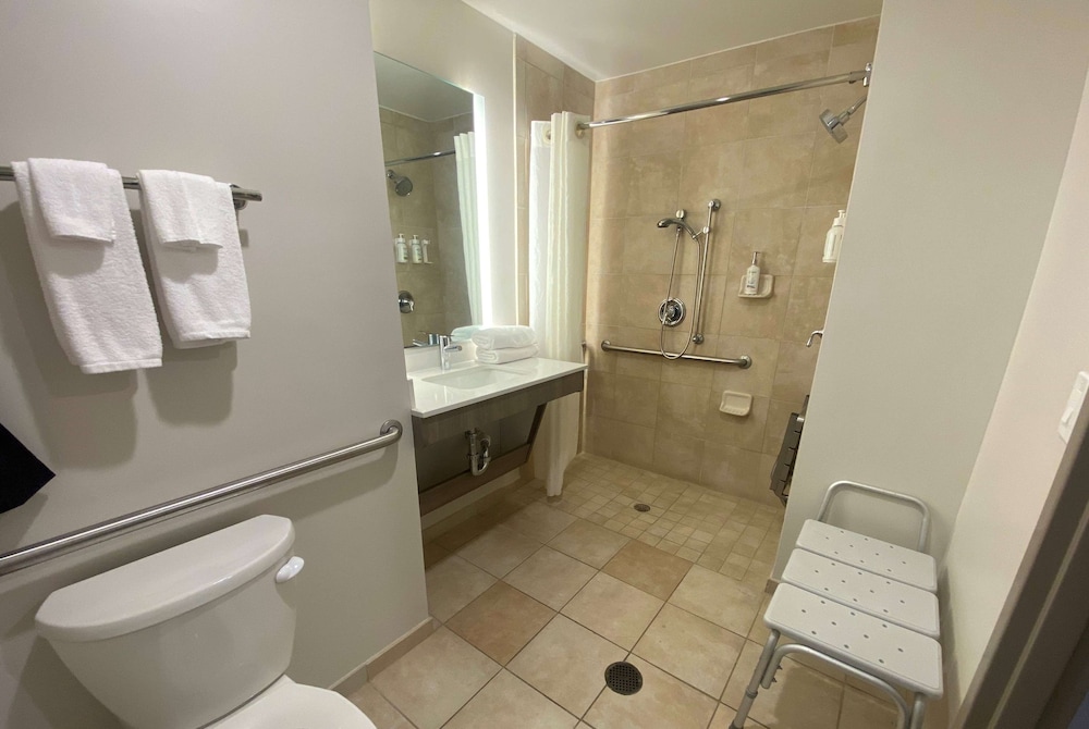 Room, Accessible - Photo 7