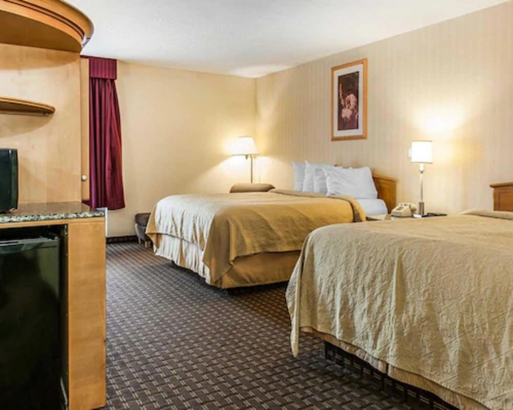 Standard Room, 2 Queen Beds, Non Smoking - Photo 3