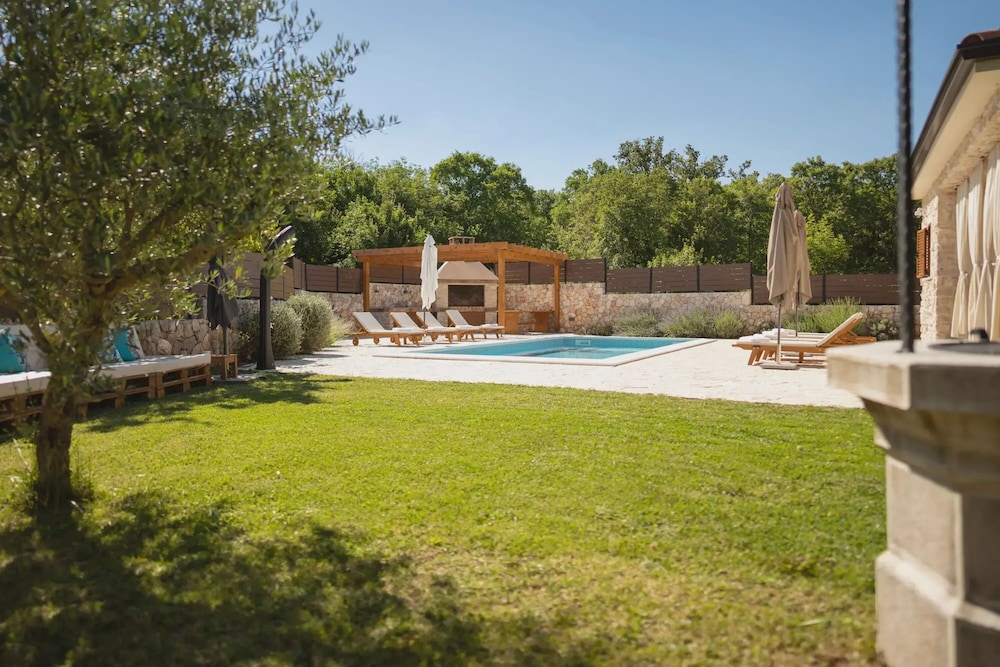 Villa photo 2