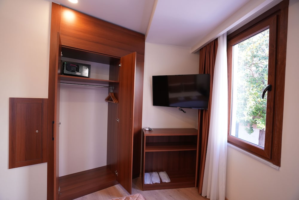 Standard Double or Twin Room photo 2
