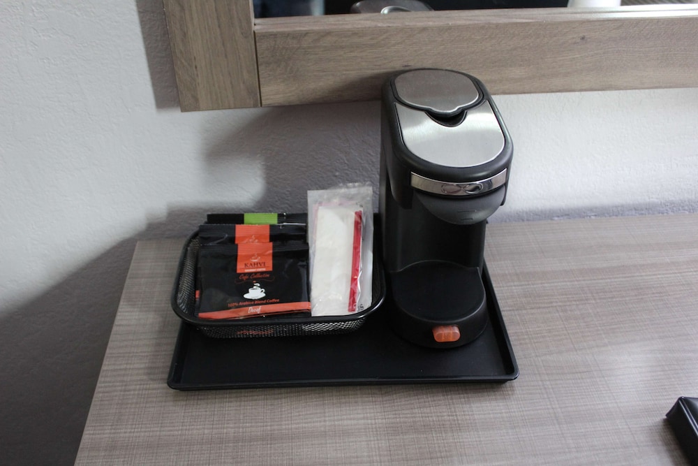 Standard Room, 1 King Bed, Non Smoking, Refrigerator & Microwave (With Sofabed) photo 3