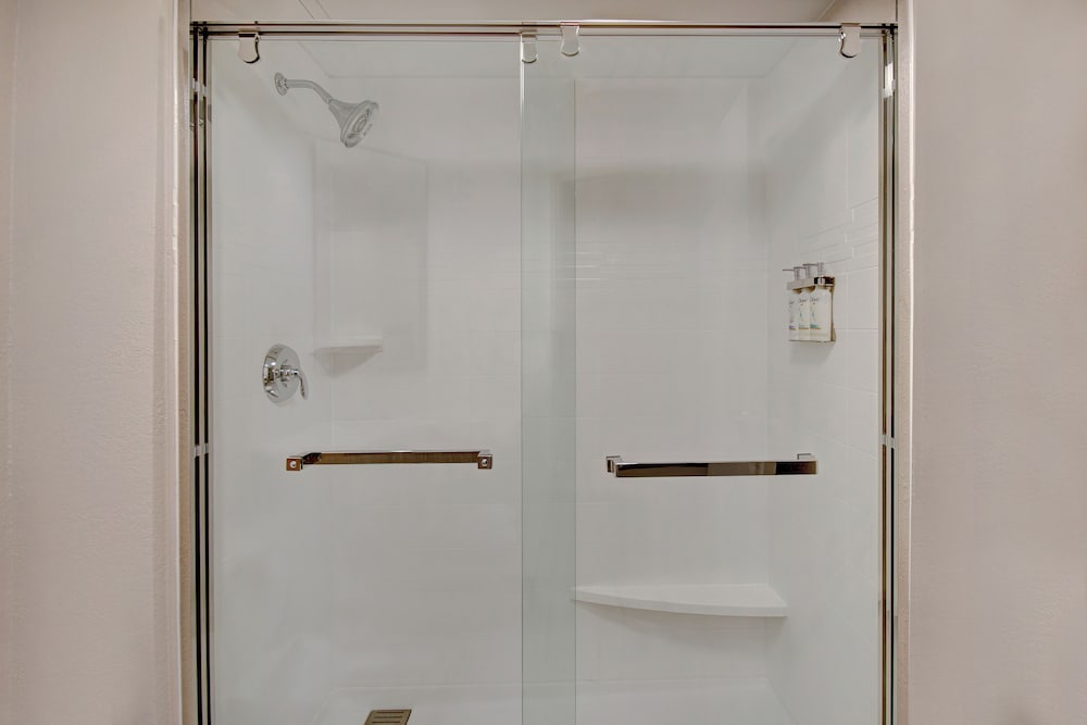 Standard Room, 2 Queen Beds, Accessible (Communication) - Photo 4