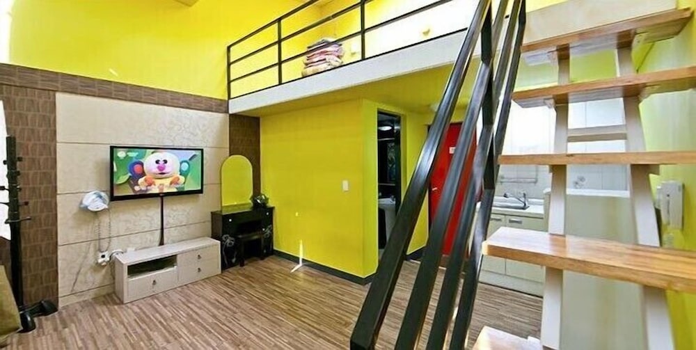 Duplex (Sky #301, Yellow) photo 1