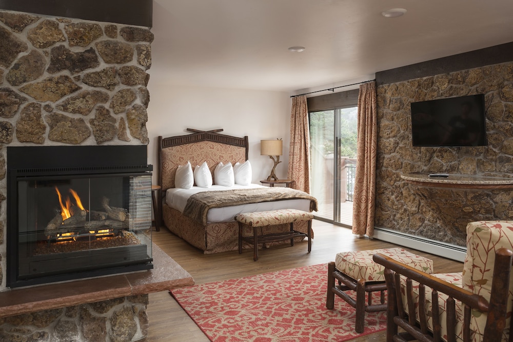 Signature Suite, 1 Queen Bed, Fireplace, River View (Adults Only)