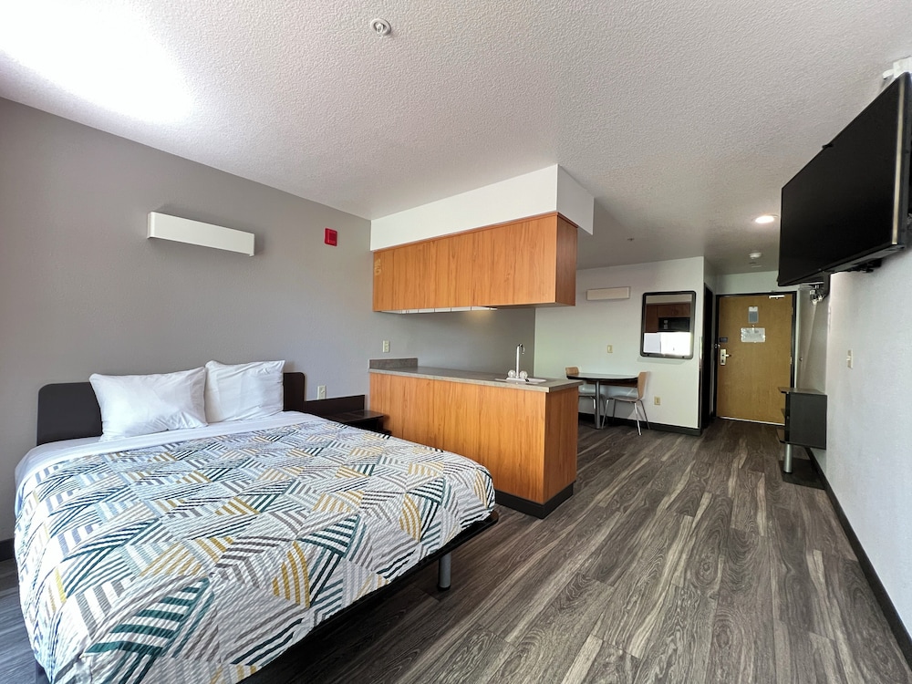 Standard Suite, 1 Queen Bed, Accessible, Non Smoking - Photo 5