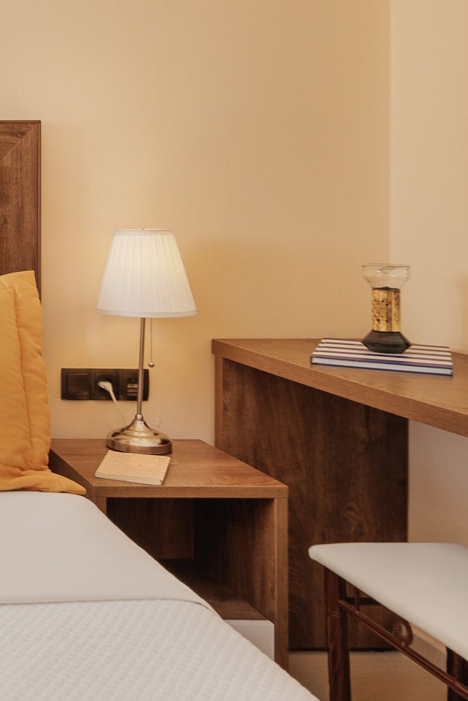 One Bedroom Suite with Patio and Sea View - Photo 4
