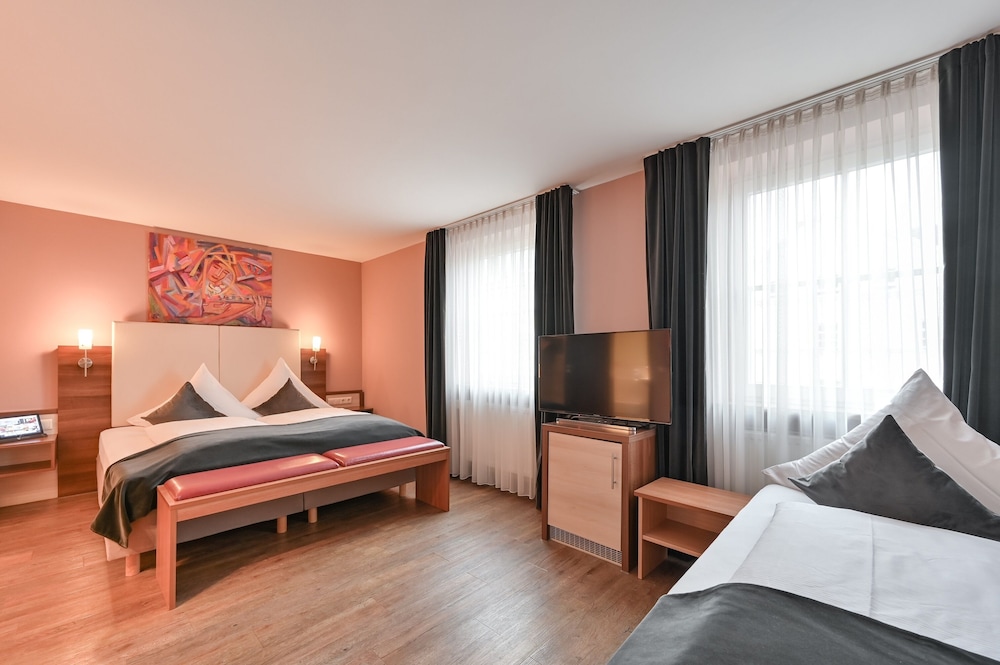 Small triple room - Photo 3