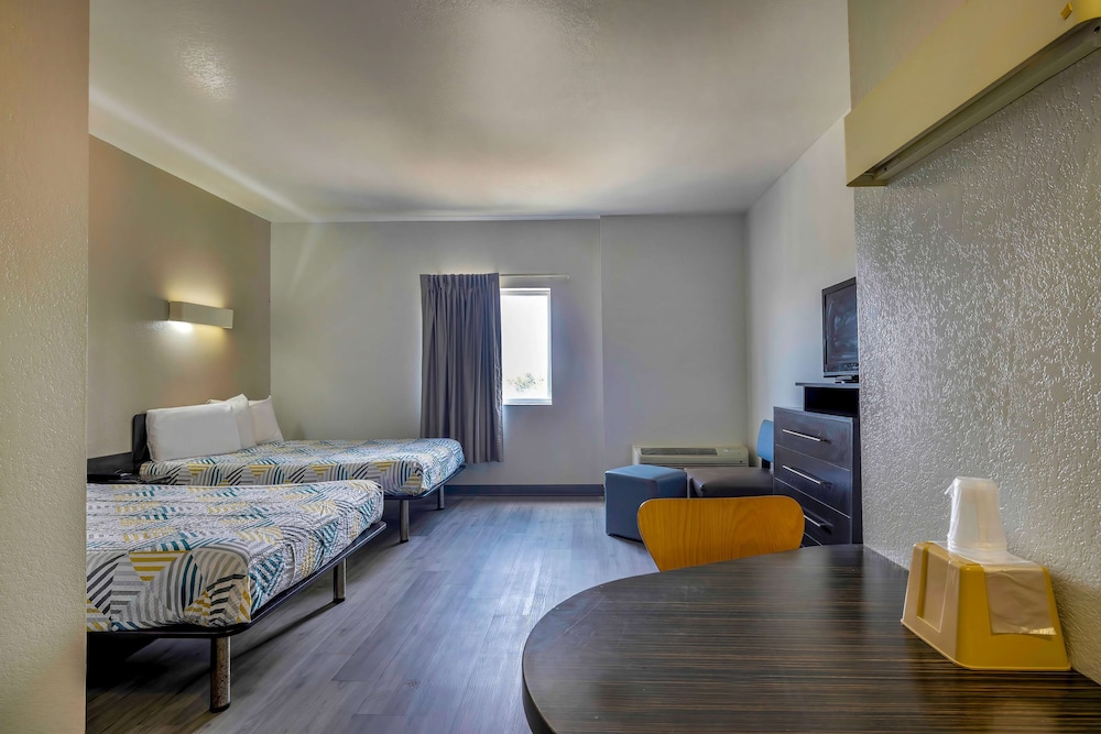 Standard Suite, 2 Double Beds, Smoking, Kitchenette photo 2
