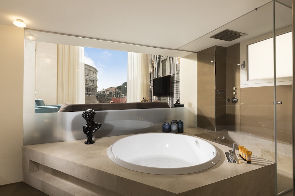 Panoramic Suite, 1 King Bed, Ground Floor (Colosseum View) thumbnail 5