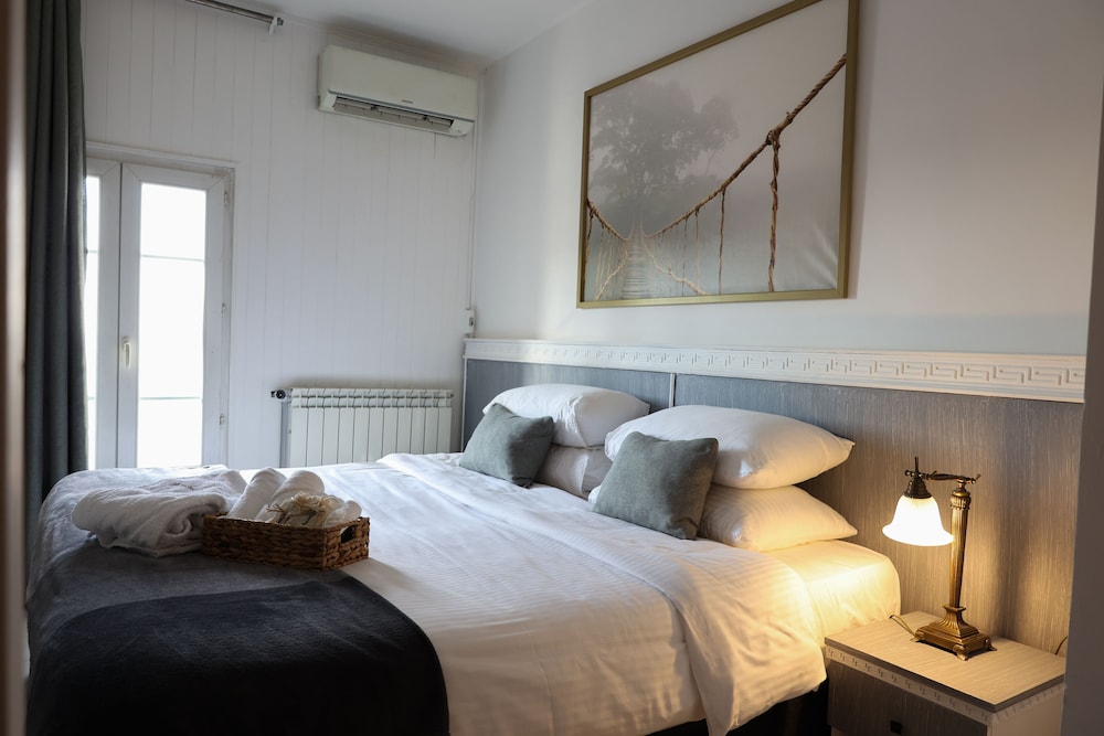 Family Suite, 1 King Bed photo 1
