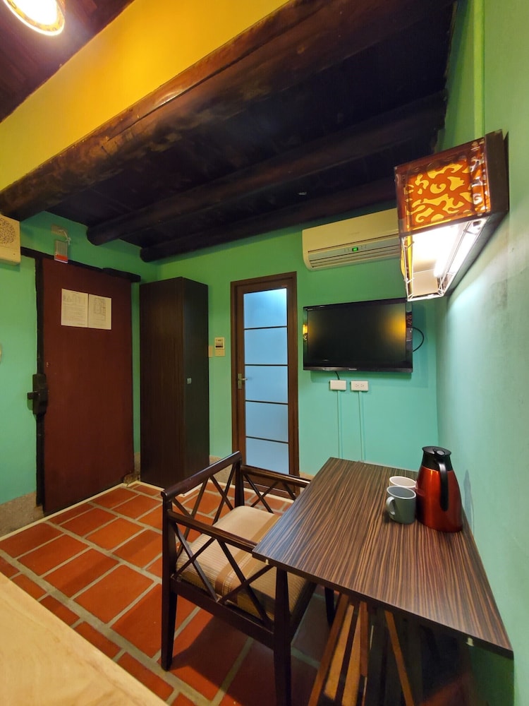 Standard Twin Room - Photo 2