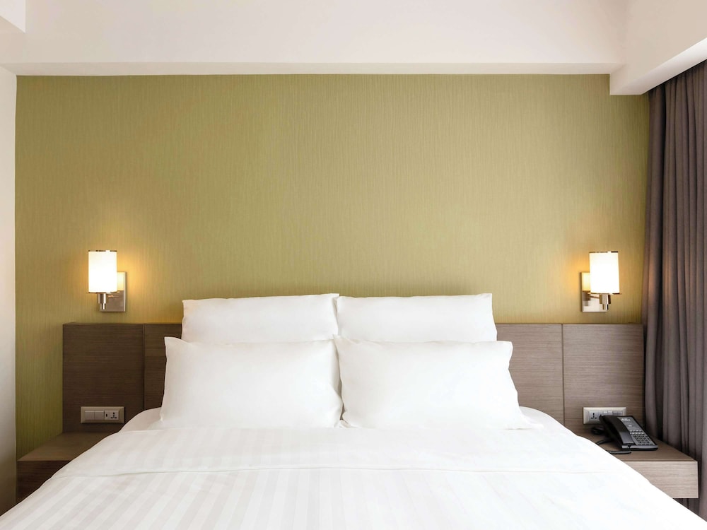 Deluxe Suite, 1 King Bed - Photo 3