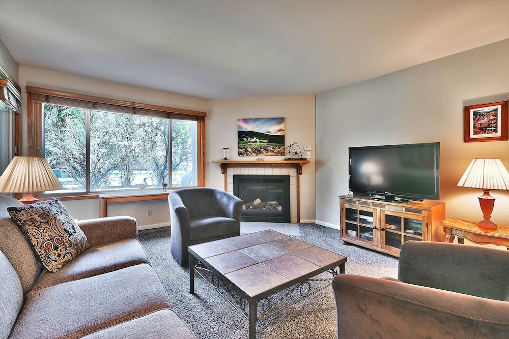 Condo, 2 Bedrooms