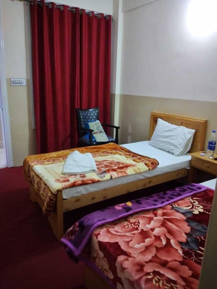 Standard Twin Room - Photo 1