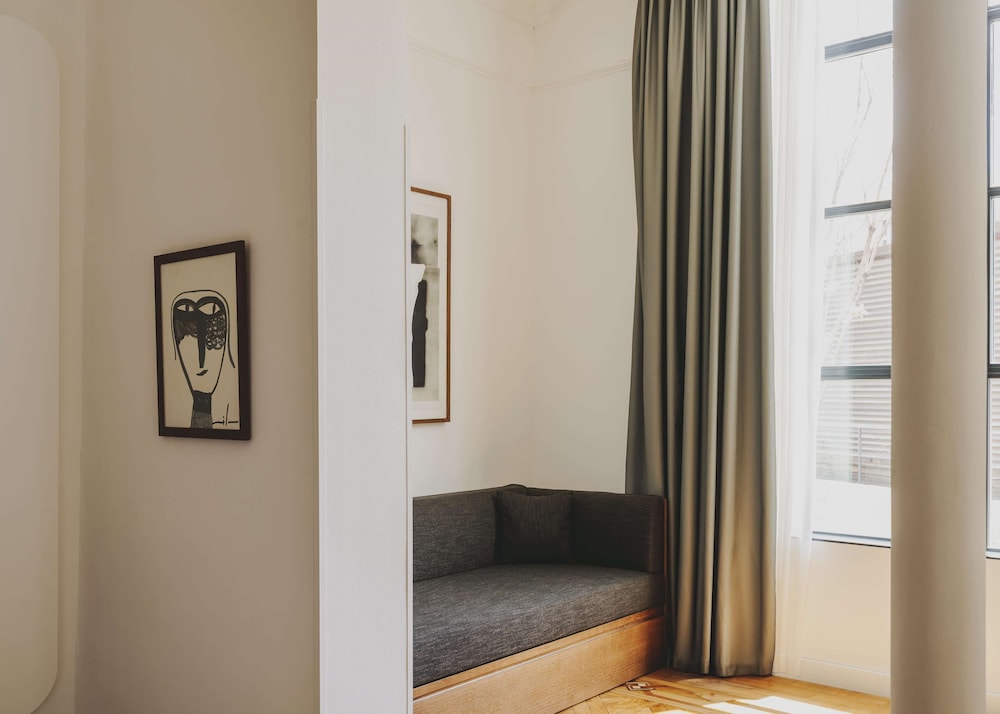 Studio Suite (Suite Studio for 2) thumbnail 6