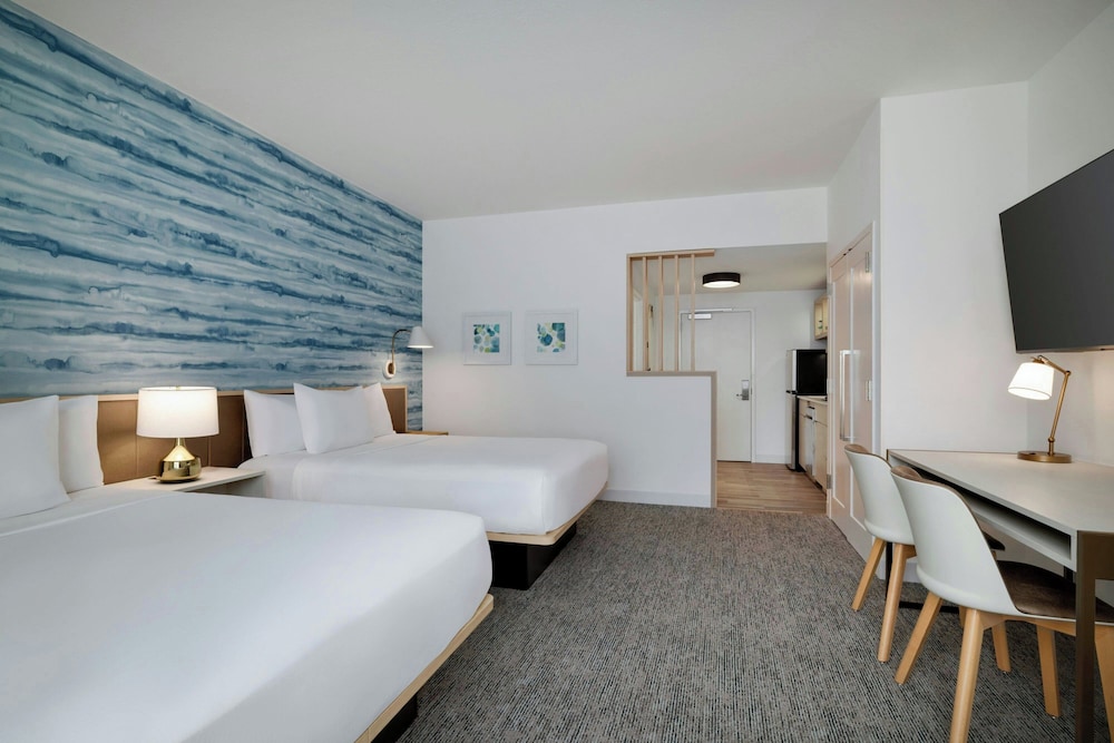 Studio, 2 Queen Beds (Hearing Accessible)
