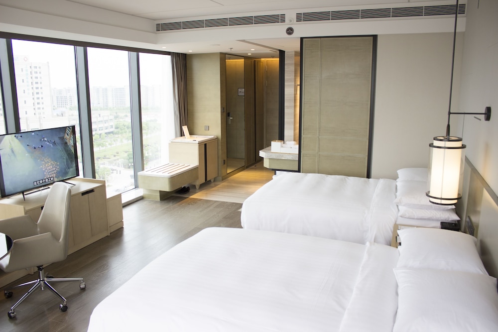 Room, 2 Double Beds photo 3