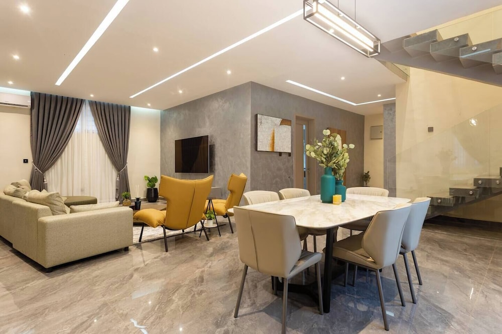 Luxury Villa, 4 Bedrooms photo 2