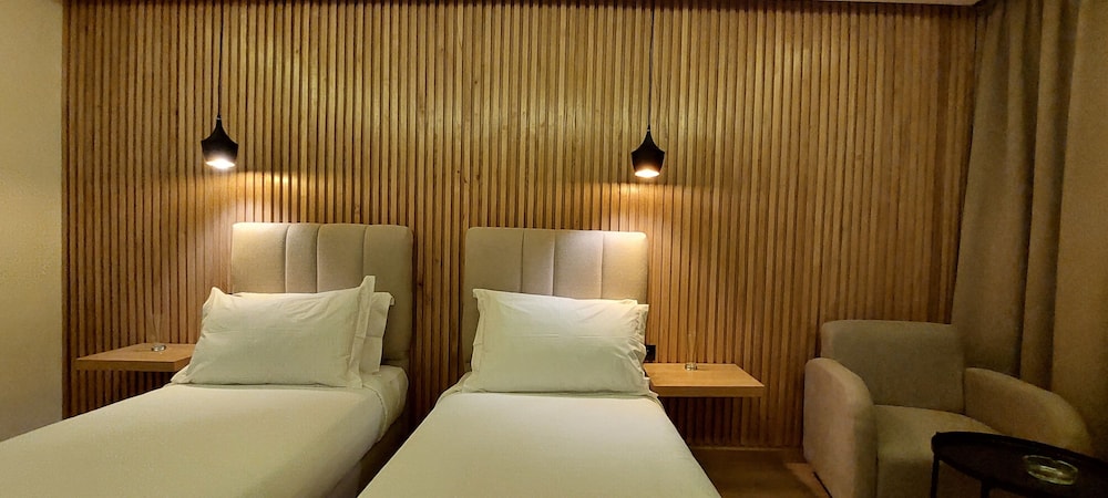 Standard Twin Room - Photo 17