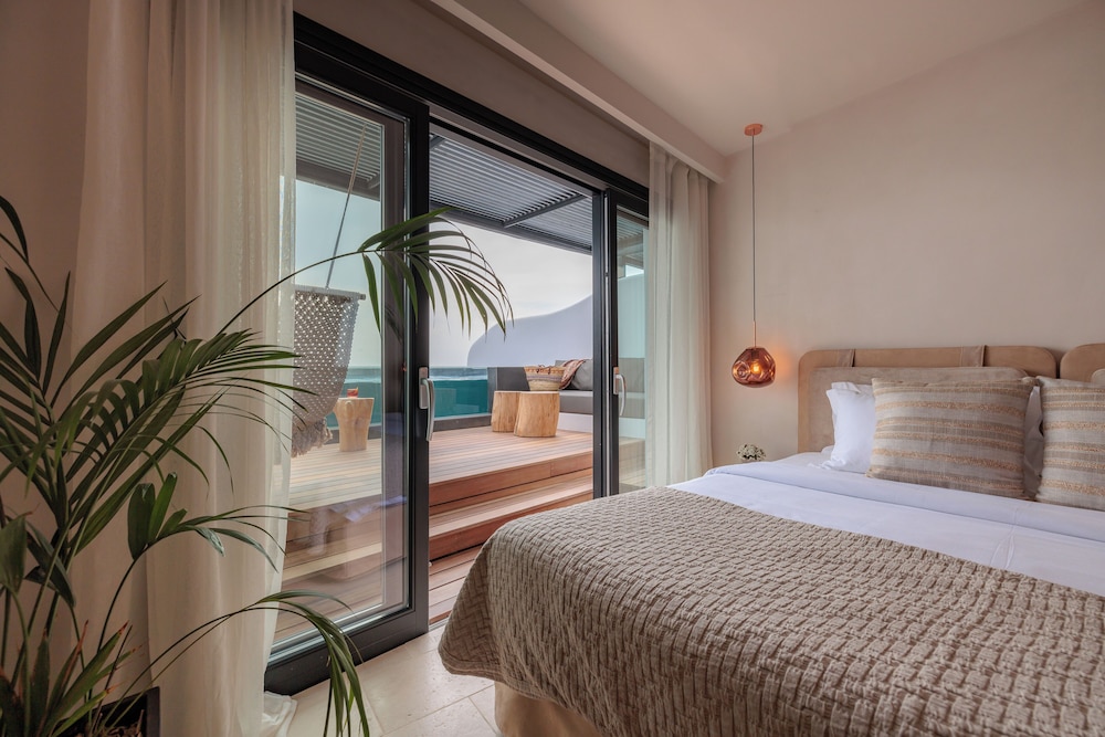 Superior Double Private Pool & Sea View - Photo 1