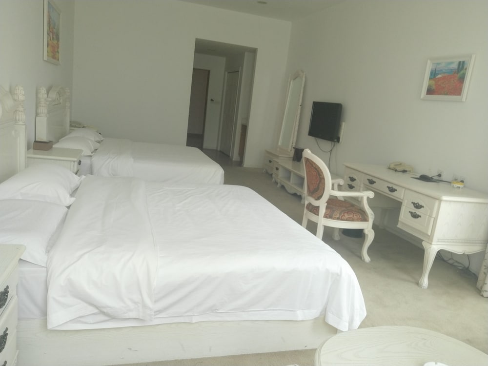 Classic Quadruple Room, 2 Queen Beds photo 1