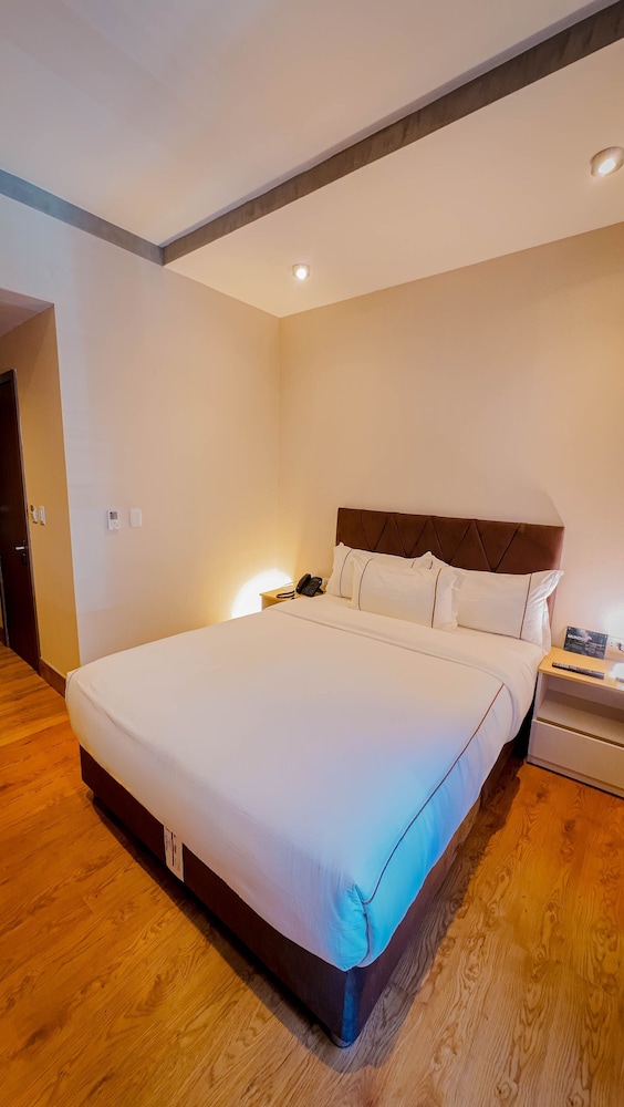 Contemporánea Matrimonial con vista interior (1 cama queen) photo 1