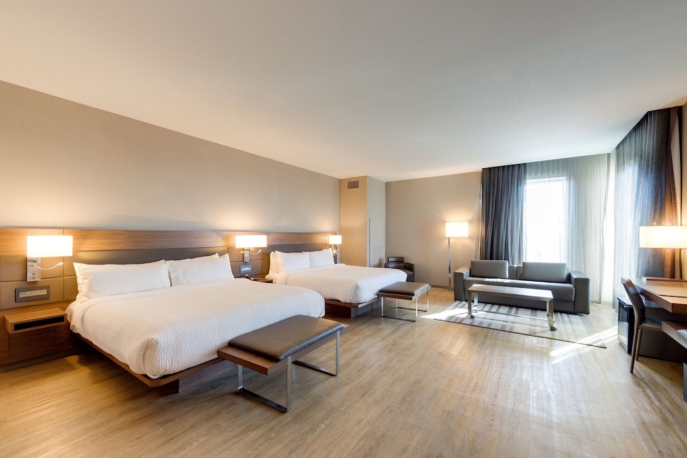 Suite, Multiple Beds, Corner