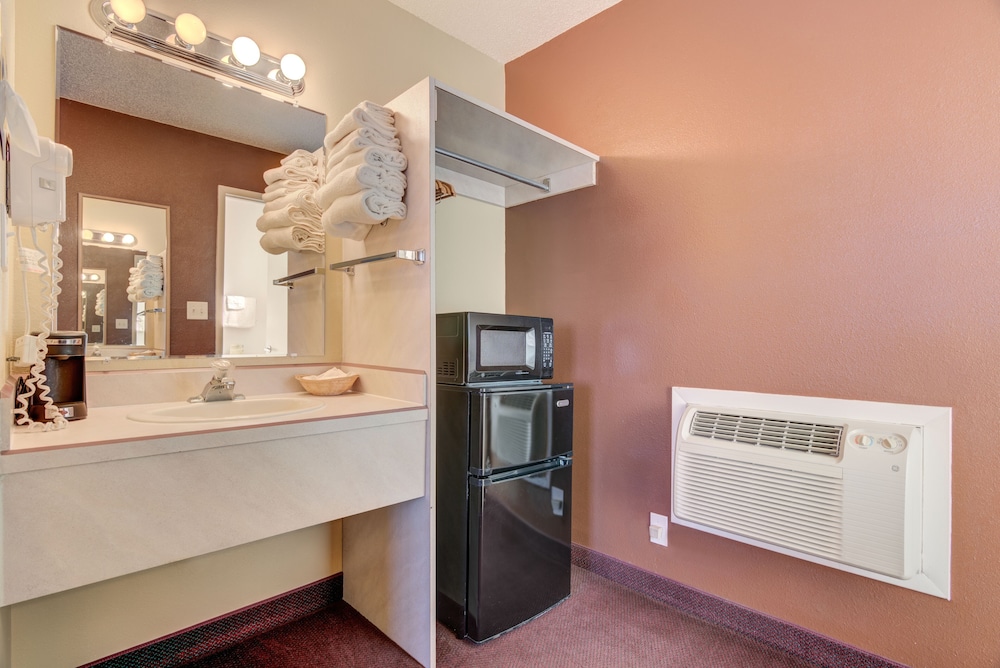 Suite, 1 King Bed with Sofa bed photo 2