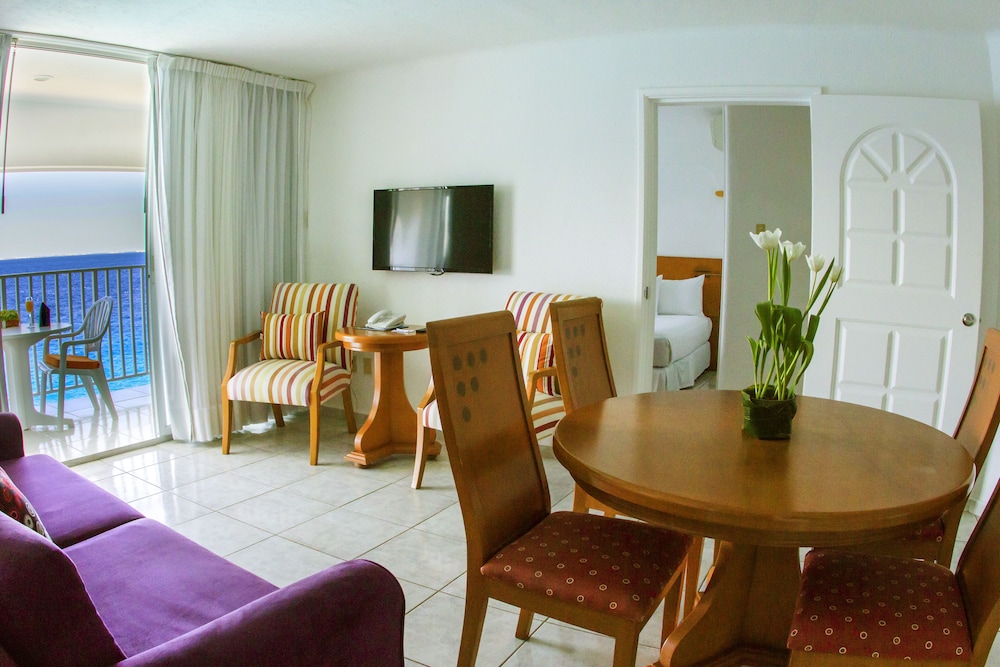 One Bedroom Suite - 1 King Bed